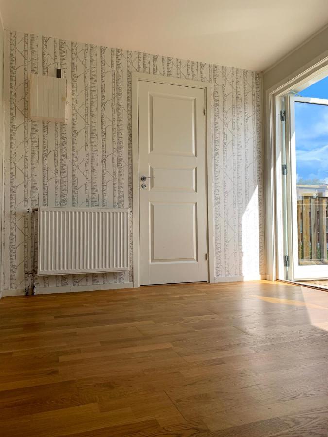 2 Rum Och Koek Pa Faerjestad Karlstad Luaran gambar